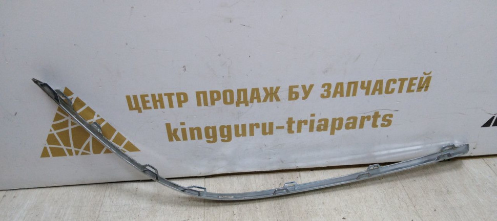 Молдинг заднего бампера правый Volkswagen Passat B7 11-15 oem 3AE807460