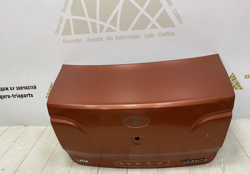 Крышка багажника Lada Granta  седан 2011> oem 21900560401070 (скл-3)