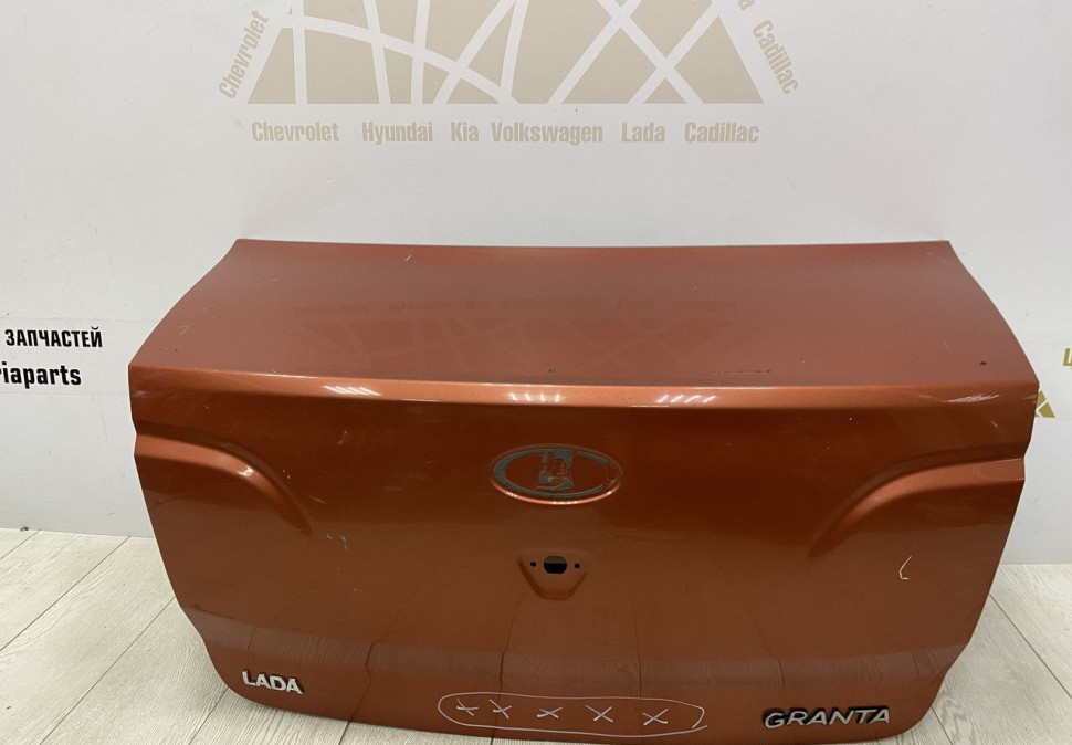 Крышка багажника Lada Granta  седан 2011> oem 21900560401070 (скл-3)