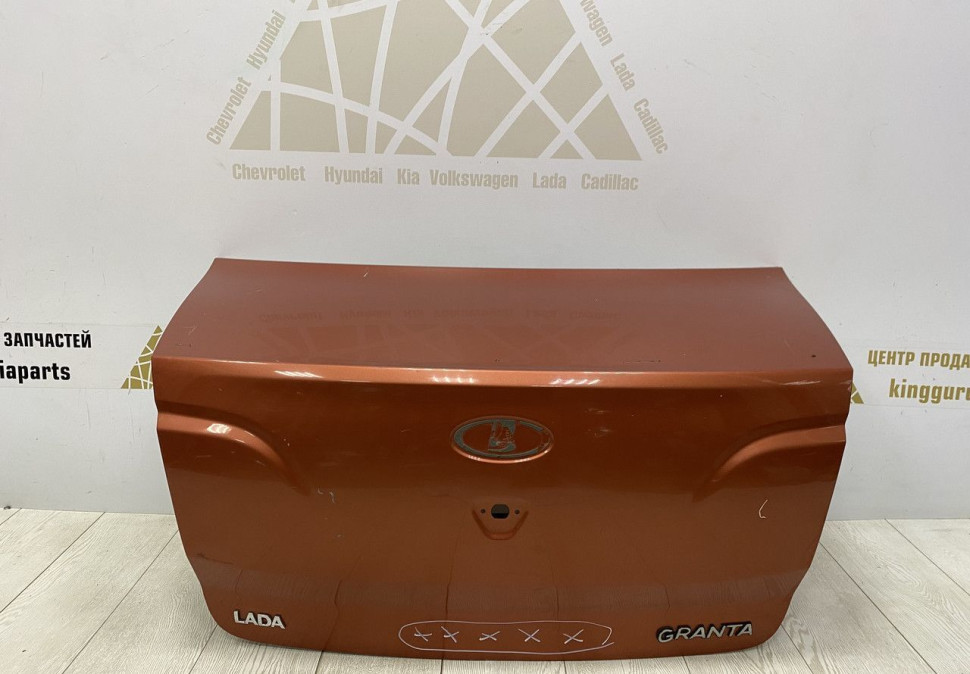 Крышка багажника Lada Granta  седан 2011> oem 21900560401070 (скл-3)