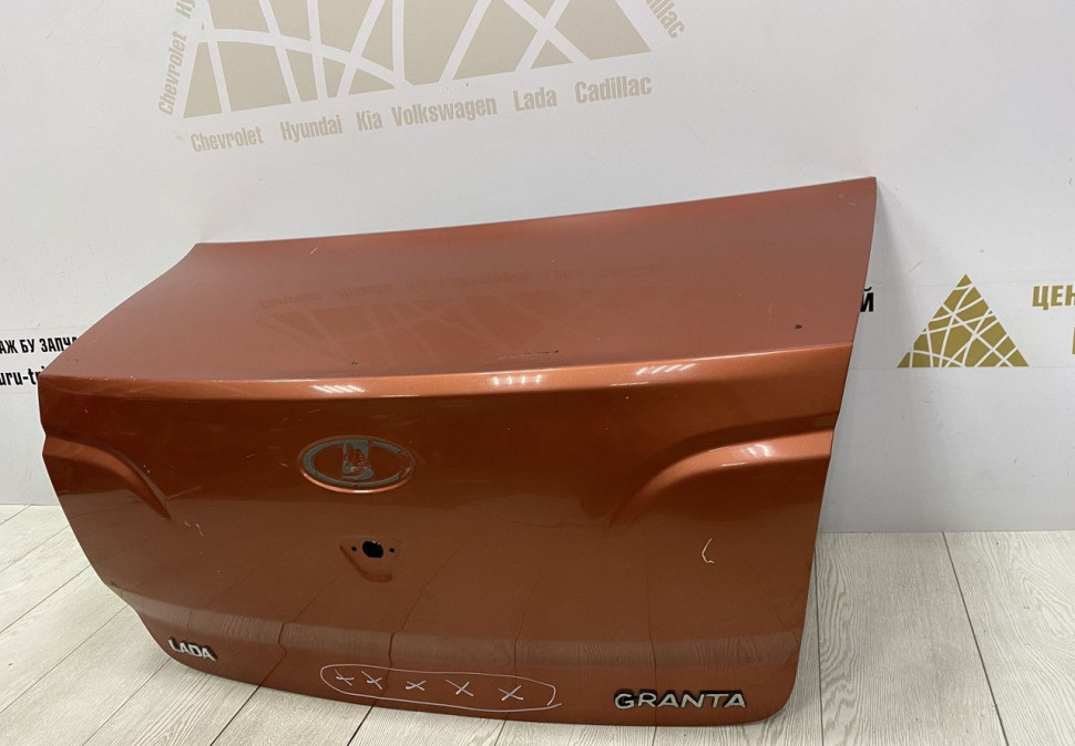 Крышка багажника Lada Granta  седан 2011> oem 21900560401070 (скл-3)