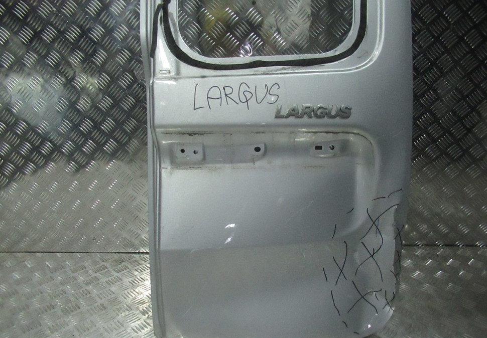 Дверь багажника правая Lada Largus oem 901005637r (вмятина) (скл-3)