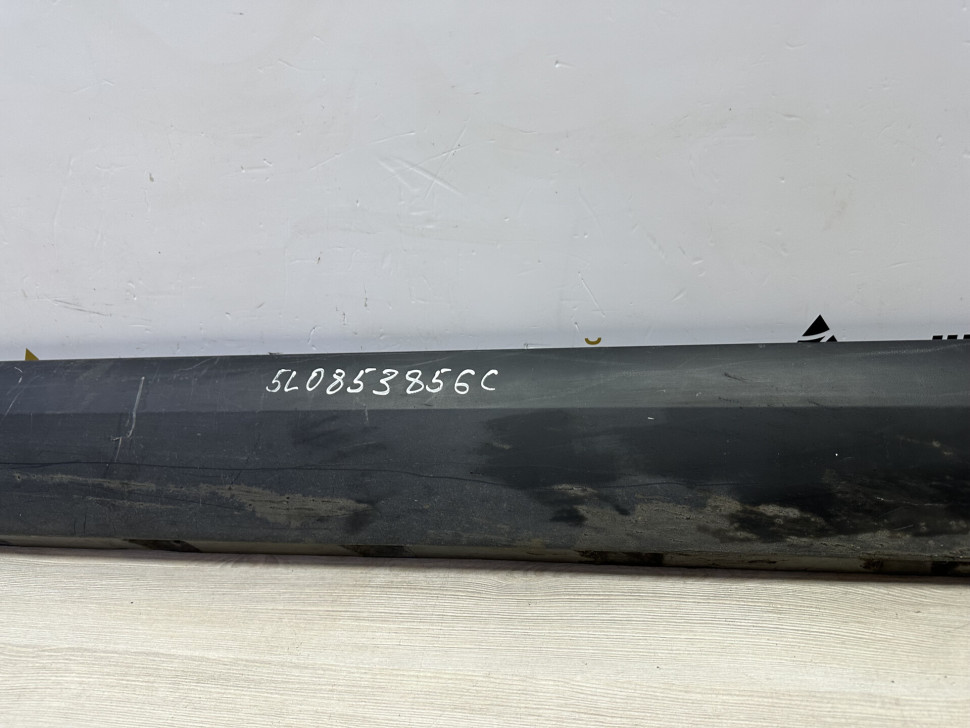 Порог правый бу Skoda Yeti OEM 5L0853856C