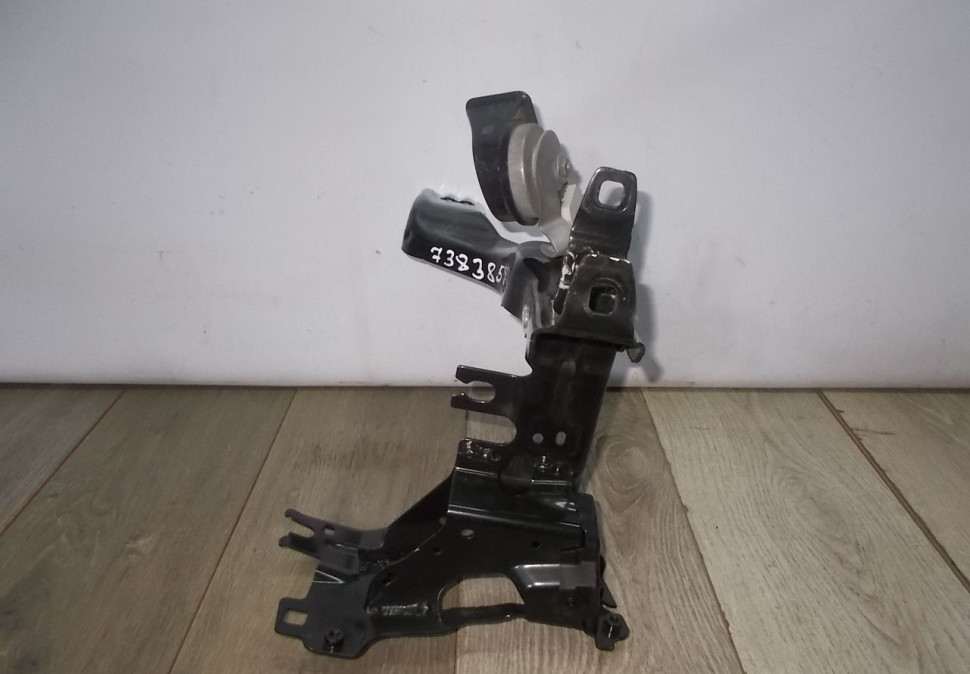 Кронштейн под фару правый бу BMW 5 G30 OEM 7383858 Кронштейн под фару правый бу BMW 5 G30 OEM 7383858