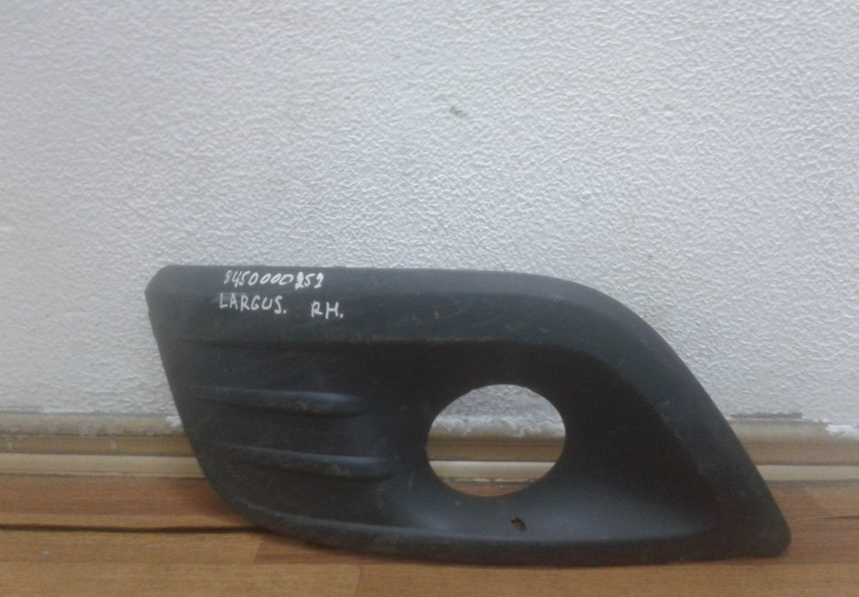 Накладка птф правая Lada Largus oem 845000252 (скл-3)