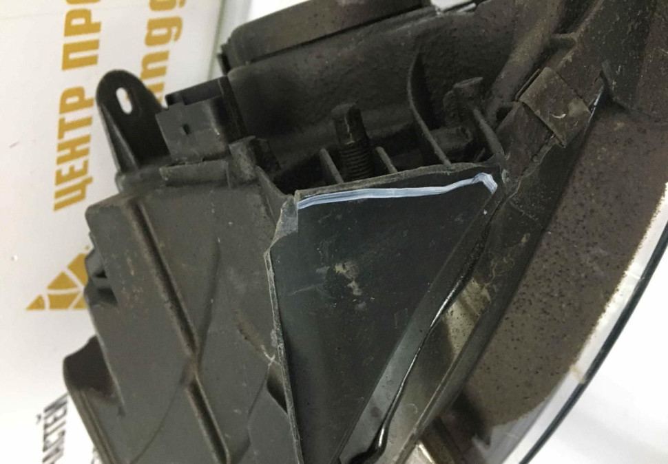 Фара правая Renault Kaptur OEM 260108765R