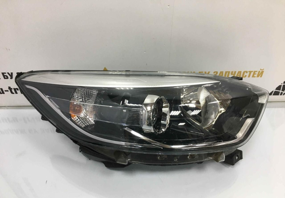 Фара правая Renault Kaptur OEM 260108765R