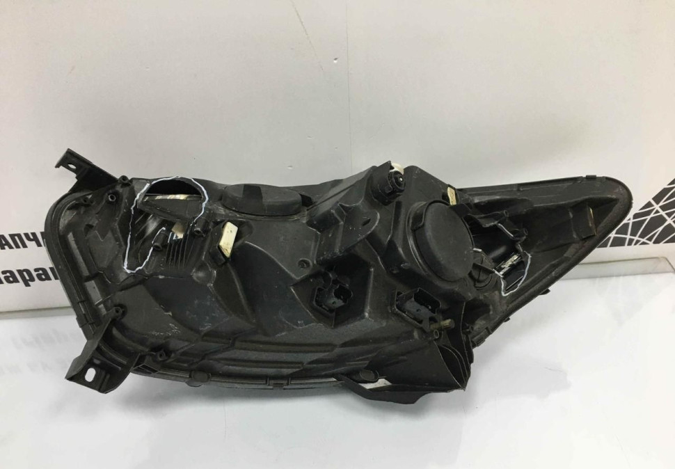 Фара правая Renault Kaptur OEM 260108765R Фара правая Renault Kaptur OEM 260108765R