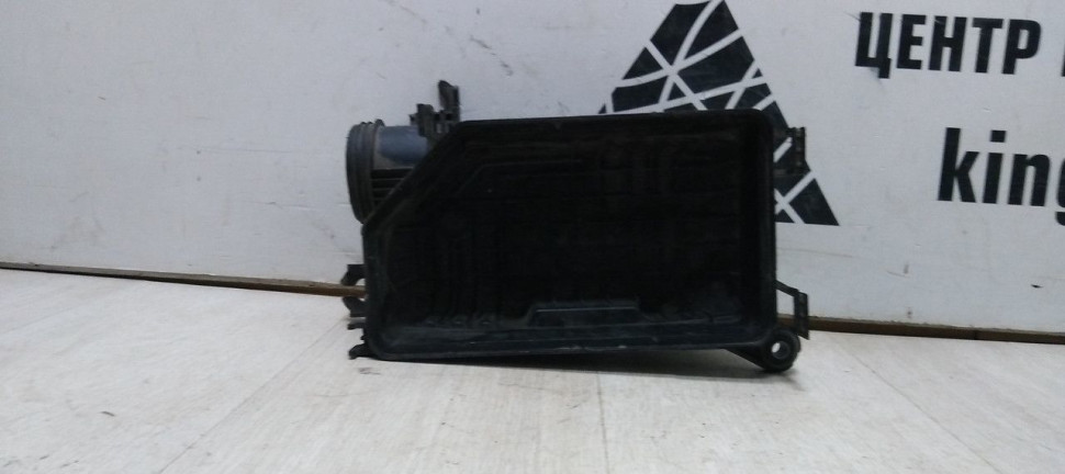 Крышка корпуса воздушного фильтра Hyundai Solaris 1 (2010-2017) oem 281121r000 Крышка корпуса воздушного фильтра Hyundai Solaris 1 (2010-2017) oem 281121r000