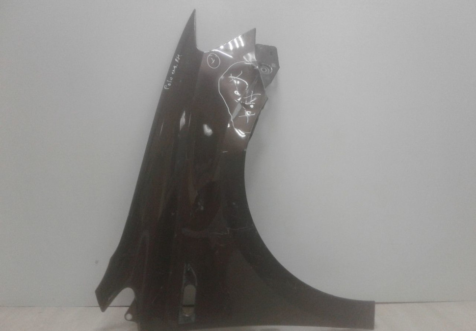 Крыло переднее правое Volkswagen Polo седан oem 6RU821106 (вмятины)