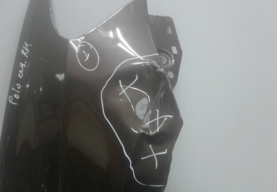 Крыло переднее правое Volkswagen Polo седан oem 6RU821106 (вмятины)