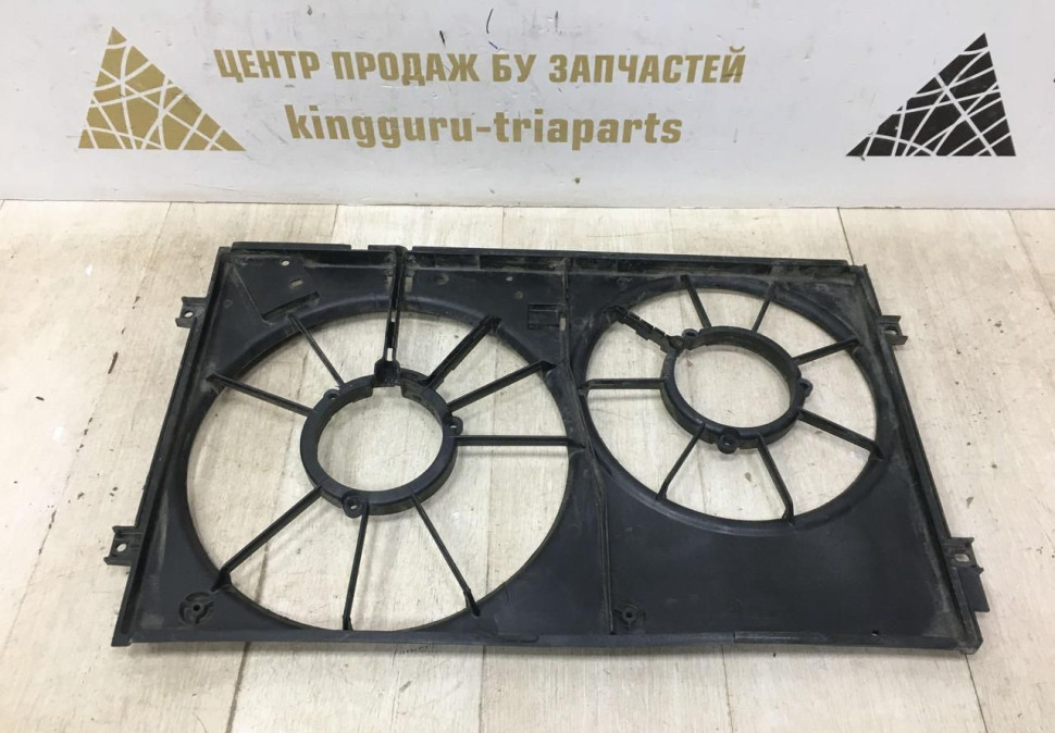 Диффузор вентилятора охлаждения Volkswagen Caddy 3 10-15 oem 1K0121207BB Диффузор вентилятора охлаждения Volkswagen Caddy 3 10-15 oem 1K0121207BB