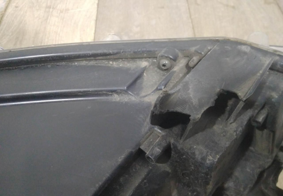 Фара правая бу Renault Logan 2 OEM 260105559R