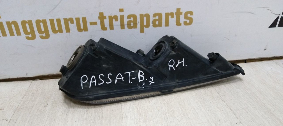 Противотуманная фара правая Volkswagen Passat B7 11-14 oem 3AA941662D Противотуманная фара правая Volkswagen Passat B7 11-14 oem 3AA941662D
