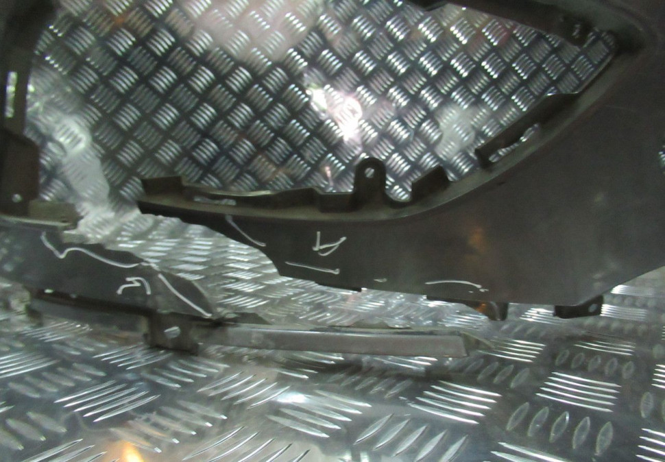 Бампер передний Hyundai IX35 (10>) oem 865112Y000 (трещины) (скл-3)