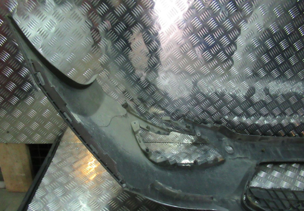 Бампер передний Hyundai IX35 (10>) oem 865112Y000 (трещины) (скл-3)