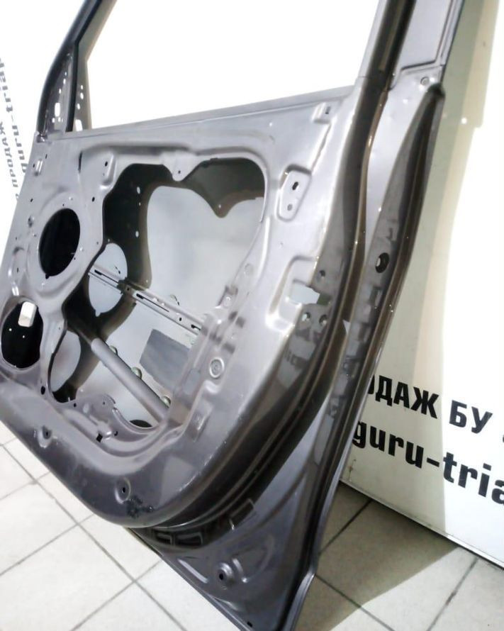 Дверь передняя правая Hyundai IX35 oem 760042Y010 (скл-3) Дверь передняя правая Hyundai IX35 oem 760042Y010 (скл-3)