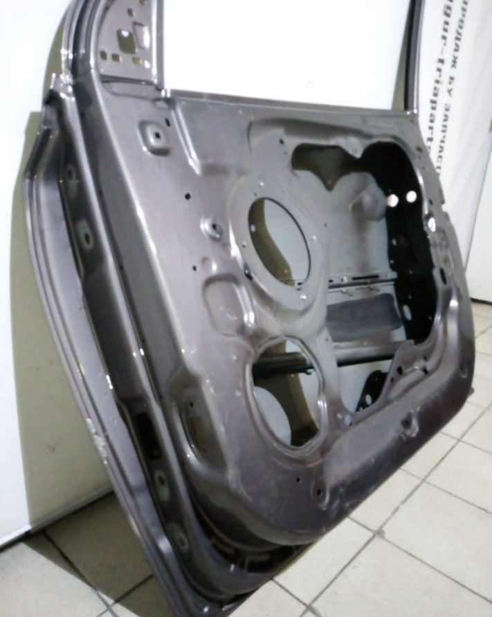 Дверь передняя правая Hyundai IX35 oem 760042Y010 (скл-3) Дверь передняя правая Hyundai IX35 oem 760042Y010 (скл-3)
