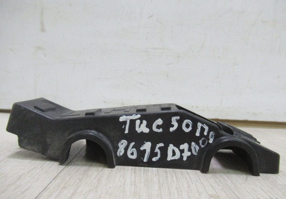 Кронштейн переднего бампера левый Hyundai Tucson 3 oem  86515d7000