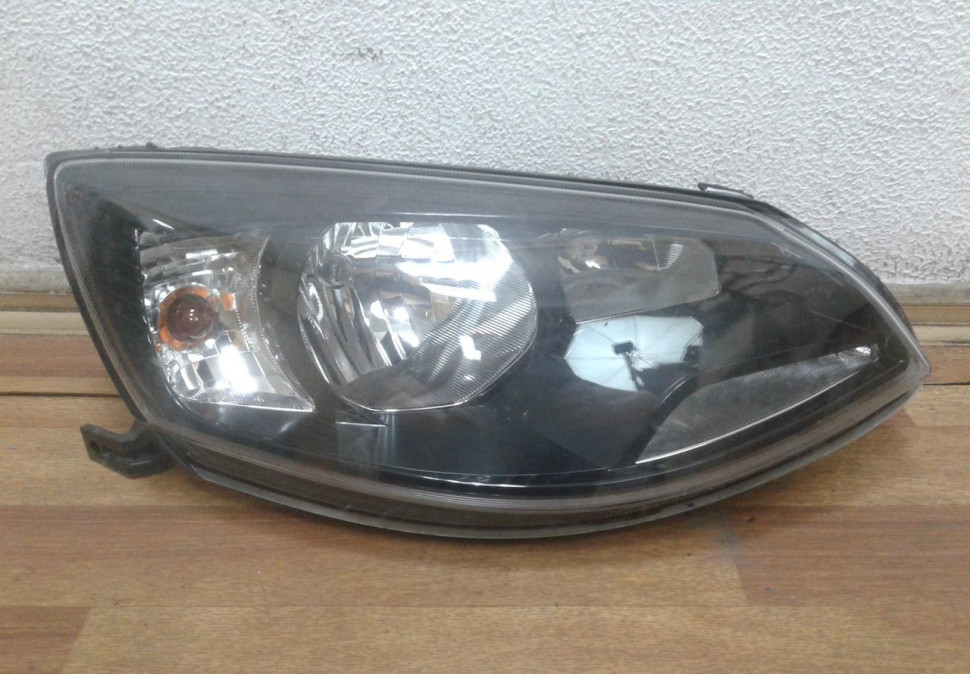 Фара правая Lada Kalina 2 oem 21923711010 (слом 2 крепления) (скл-3)
