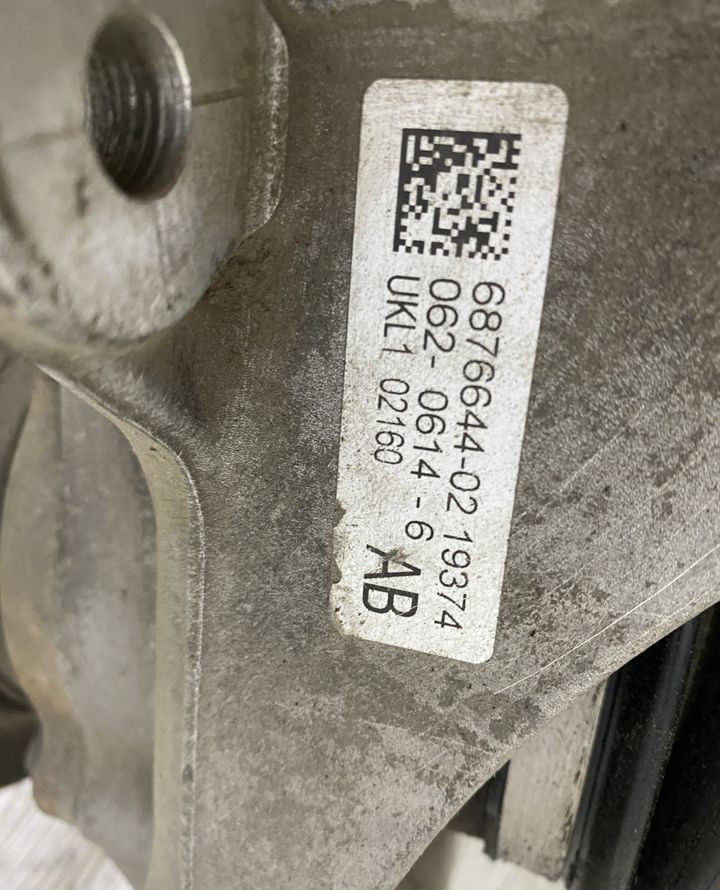 Кулак передний правый Mini Cooper F56 OEM 31216876644