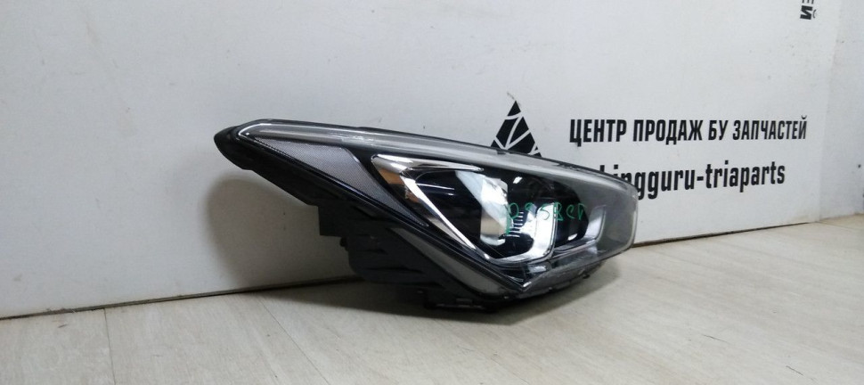 Фара правая Hyundai Santa Fe 3 (15>) ксенон рестайл  oem 921022w601