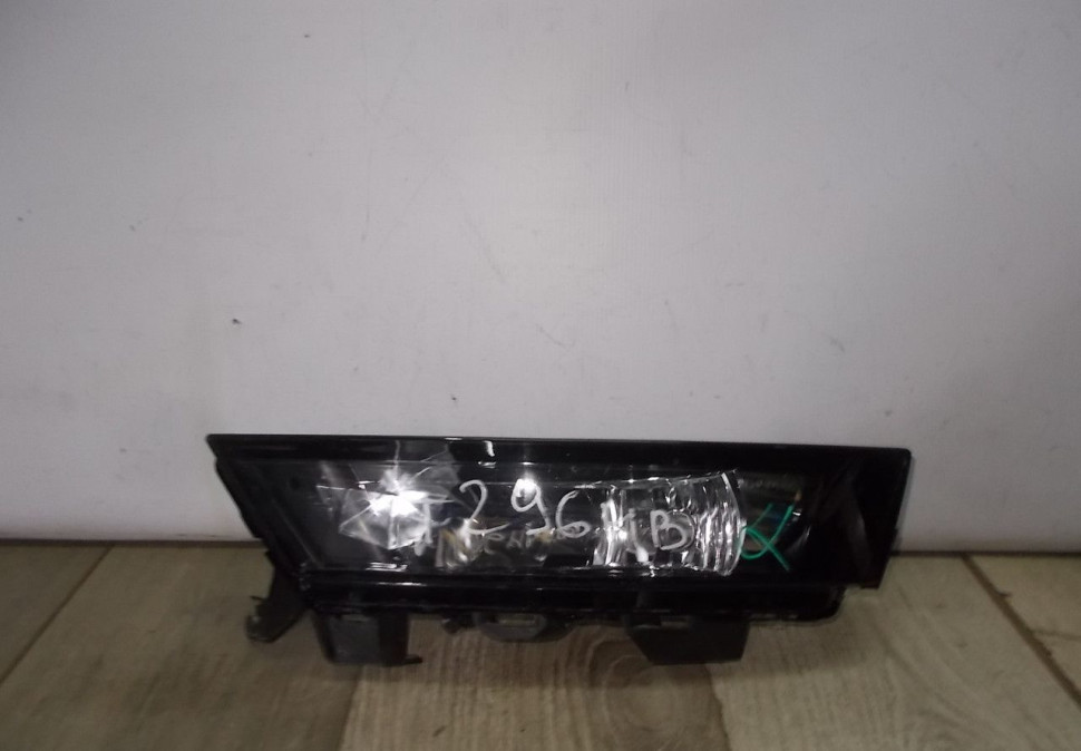 Фара противотуманная левая бу Skoda Rapid рестайлинг OEM 5JA941699D