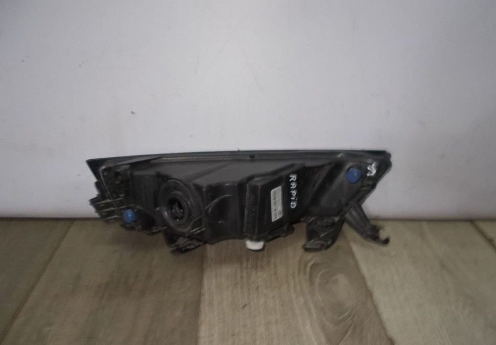 Фара противотуманная левая бу Skoda Rapid рестайлинг OEM 5JA941699D
