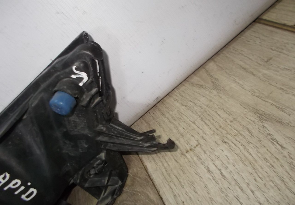 Фара противотуманная левая бу Skoda Rapid рестайлинг OEM 5JA941699D