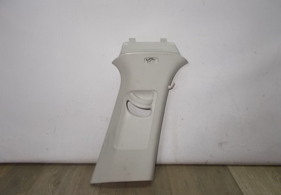 Обивка стойки правая бу Skoda Octavia A7 OEM 5E0867244