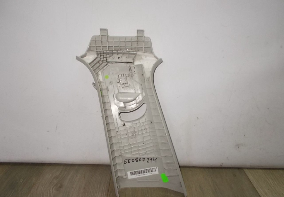 Обивка стойки правая бу Skoda Octavia A7 OEM 5E0867244 Обивка стойки правая бу Skoda Octavia A7 OEM 5E0867244