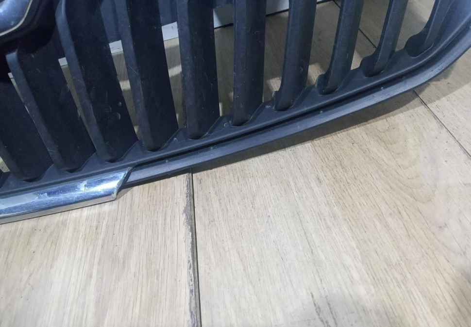 Решетка радиатора Skoda Rapid OEM 5JA853668 Решетка радиатора Skoda Rapid OEM 5JA853668