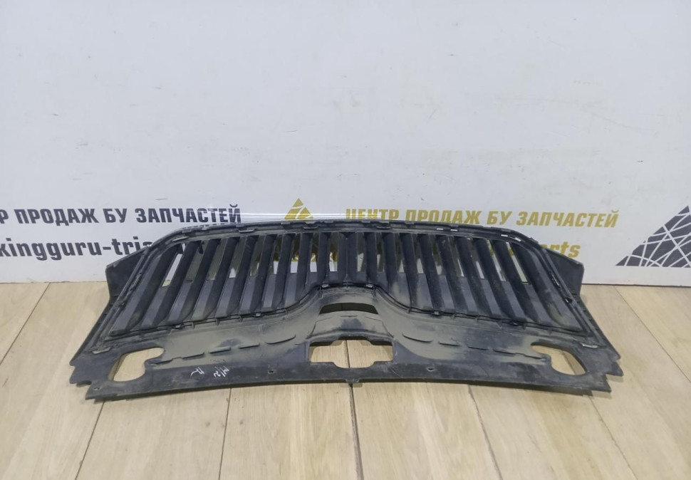 Решетка радиатора Skoda Rapid OEM 5JA853668 Решетка радиатора Skoda Rapid OEM 5JA853668