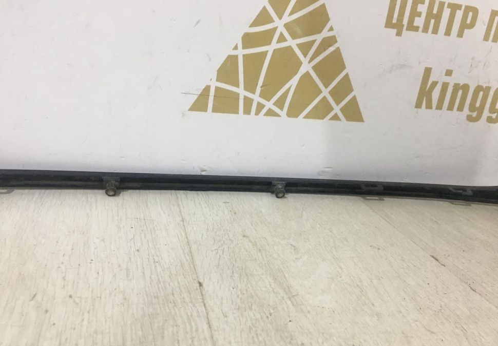 Накладка на решетку радиатора Hyundai Santa Fe 3 2012-2016 oem 863552W000 Накладка на решетку радиатора Hyundai Santa Fe 3 2012-2016 oem 863552W000