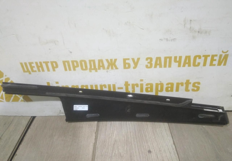 Накладка стойки двери передняя правая бу BMW 5 F10 OEM 51337209724