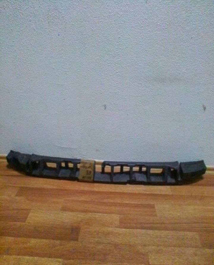 Абсорбер перед. бампера VW Passat B8, трещина