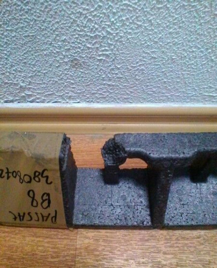 Абсорбер перед. бампера VW Passat B8, трещина Абсорбер перед. бампера VW Passat B8, трещина