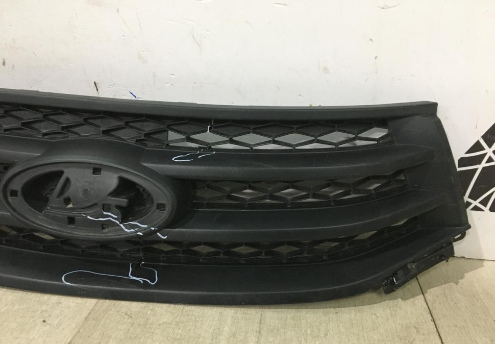 Решетка радиатора Lada Vesta 2015> oem 8450006673 (скл-3)