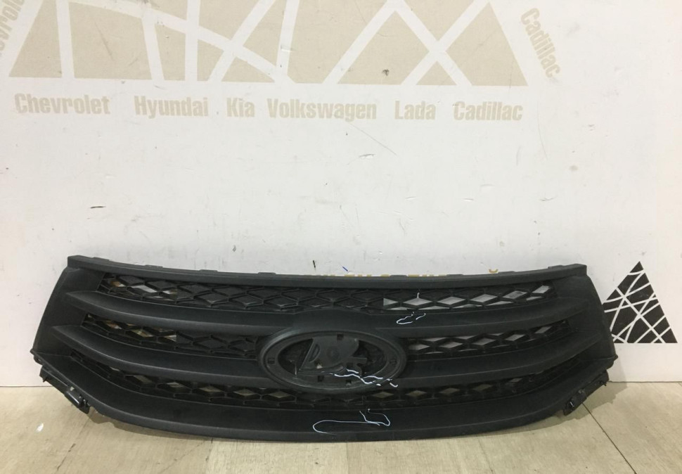 Решетка радиатора Lada Vesta 2015> oem 8450006673 (скл-3)