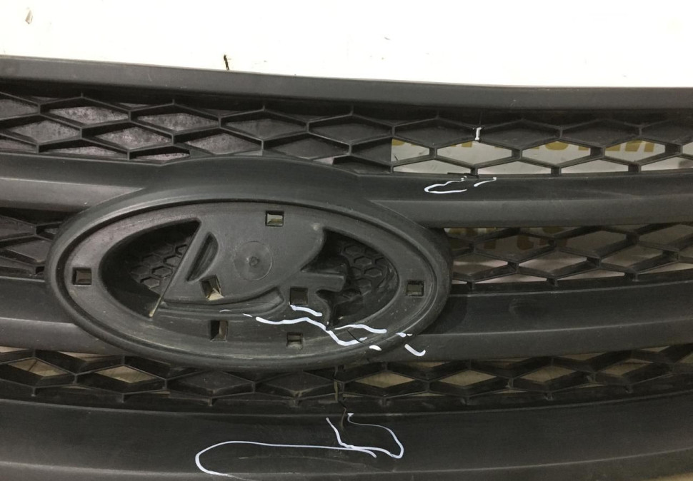 Решетка радиатора Lada Vesta 2015> oem 8450006673 (скл-3)