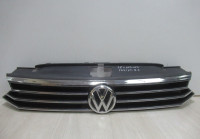Решетка радиатора Volkswagen Passat B8 (15&gt;) oem 3g0853653 (в хорошем состоянии)