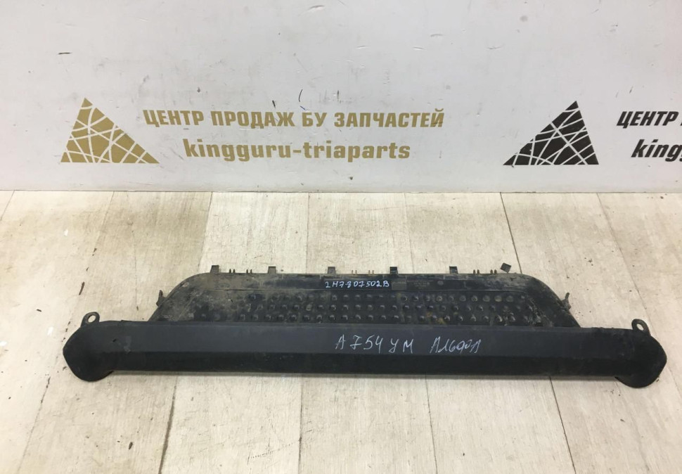 Накладка заднего бампера Volkswagen Amarok 2010-2020 oem 2H7807502B