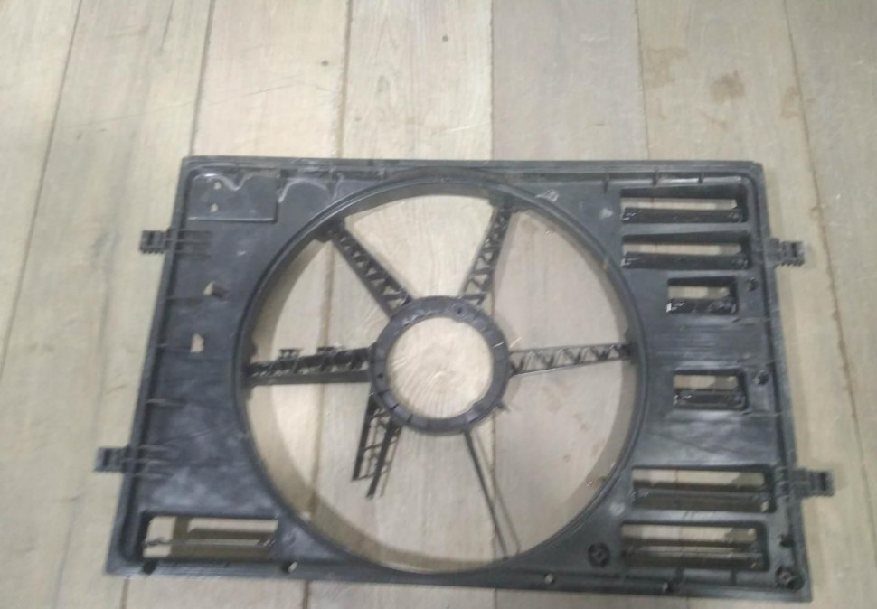 Диффузор вентилятора бу Skoda Octavia A7 (1.4) OEM 5Q0121203DE