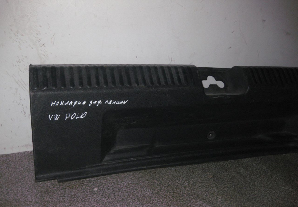 Обивка задней панели Volkswagen Polo седан (скл-3)