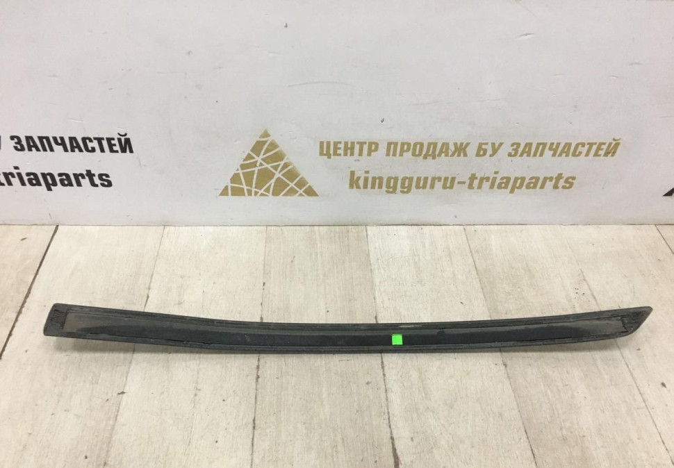 Молдинг двери передний правый Skoda Yeti OEM 5L0853518C