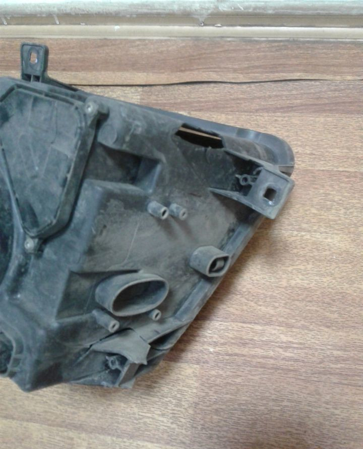 Фара левая Volkswagen Crafter (слом 1 крепл. трещ. корпуса) oem 2e1941005 Фара левая Volkswagen Crafter (слом 1 крепл. трещ. корпуса) oem 2e1941005