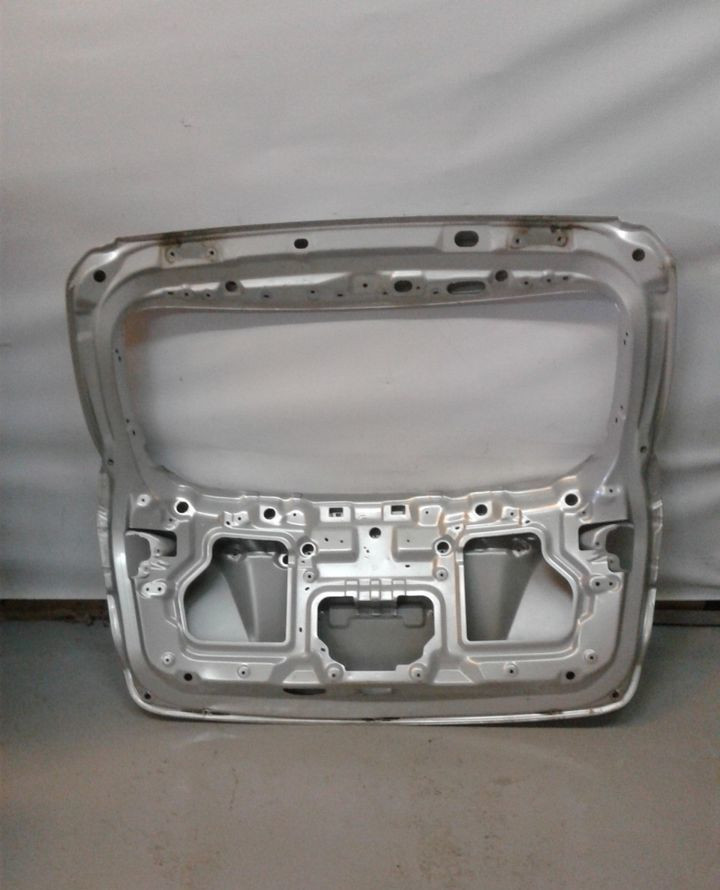 Крышка багажника Hyundai ix35 (после ремонта) (скл-3) Крышка багажника Hyundai ix35 (после ремонта) (скл-3)