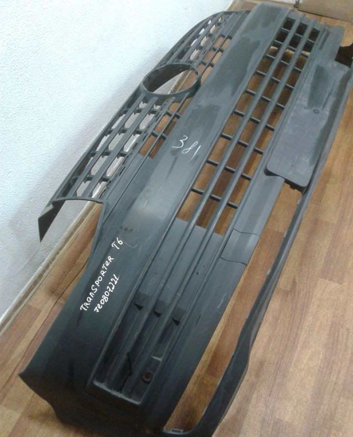 Бампер передний Volkswagen Transporter T6 oem 7e0807221 (слом. мал. часть)