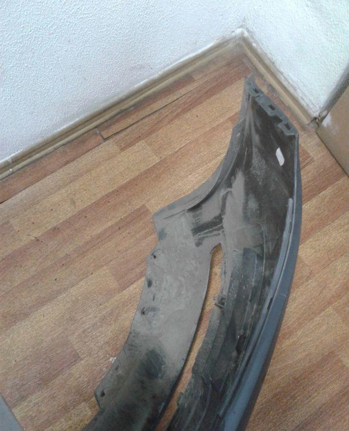 Бампер передний Volkswagen Transporter T6 oem 7e0807221 (слом. мал. часть)