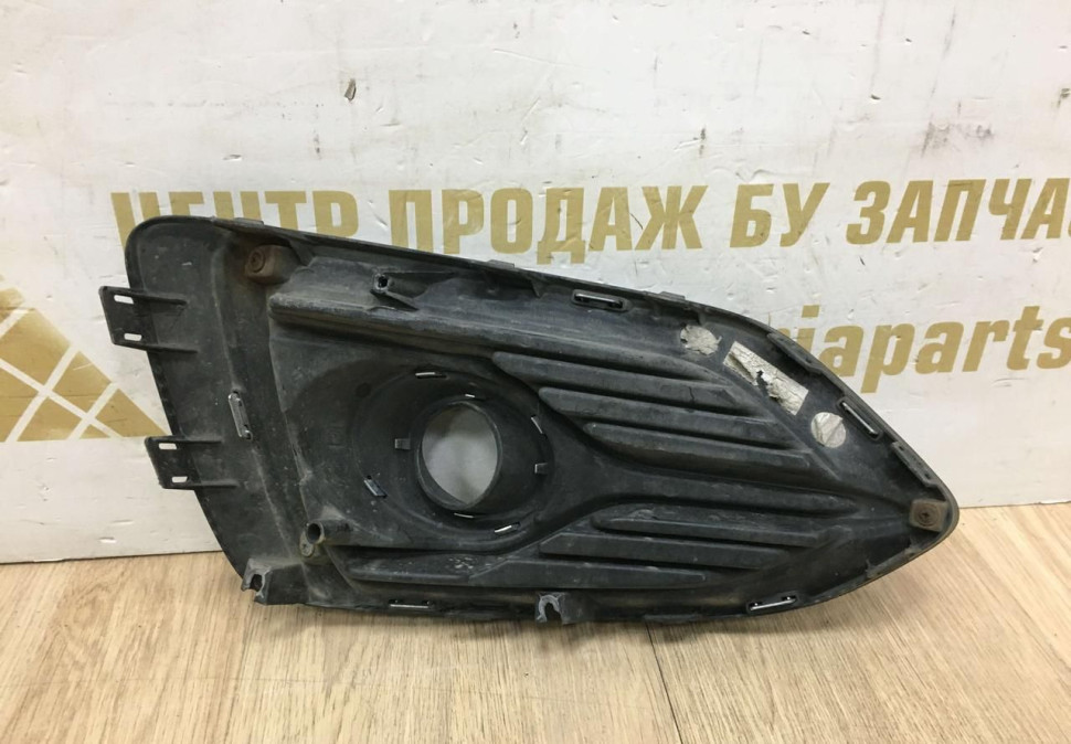 Накладка рамка птф правая Hyundai Solaris 2 2017 oem 86528h5000